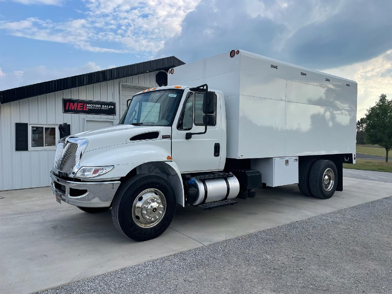 IH 4300 chipper truck for sale
