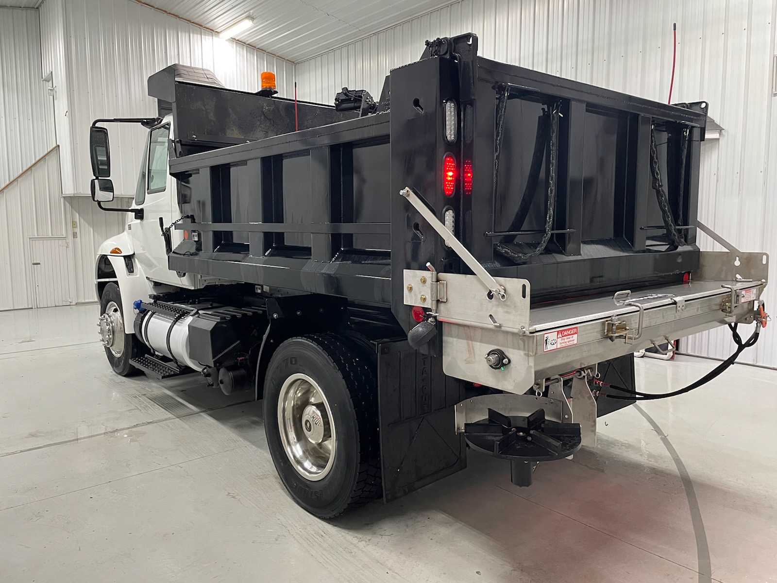 single axle dump plow trucks