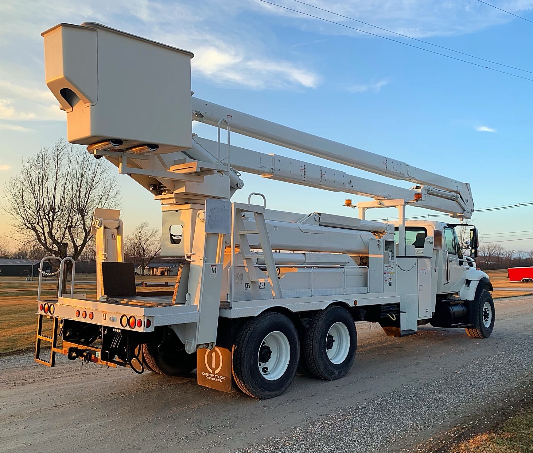 2008 IH 7400 100′ Elevator Bucket Truck