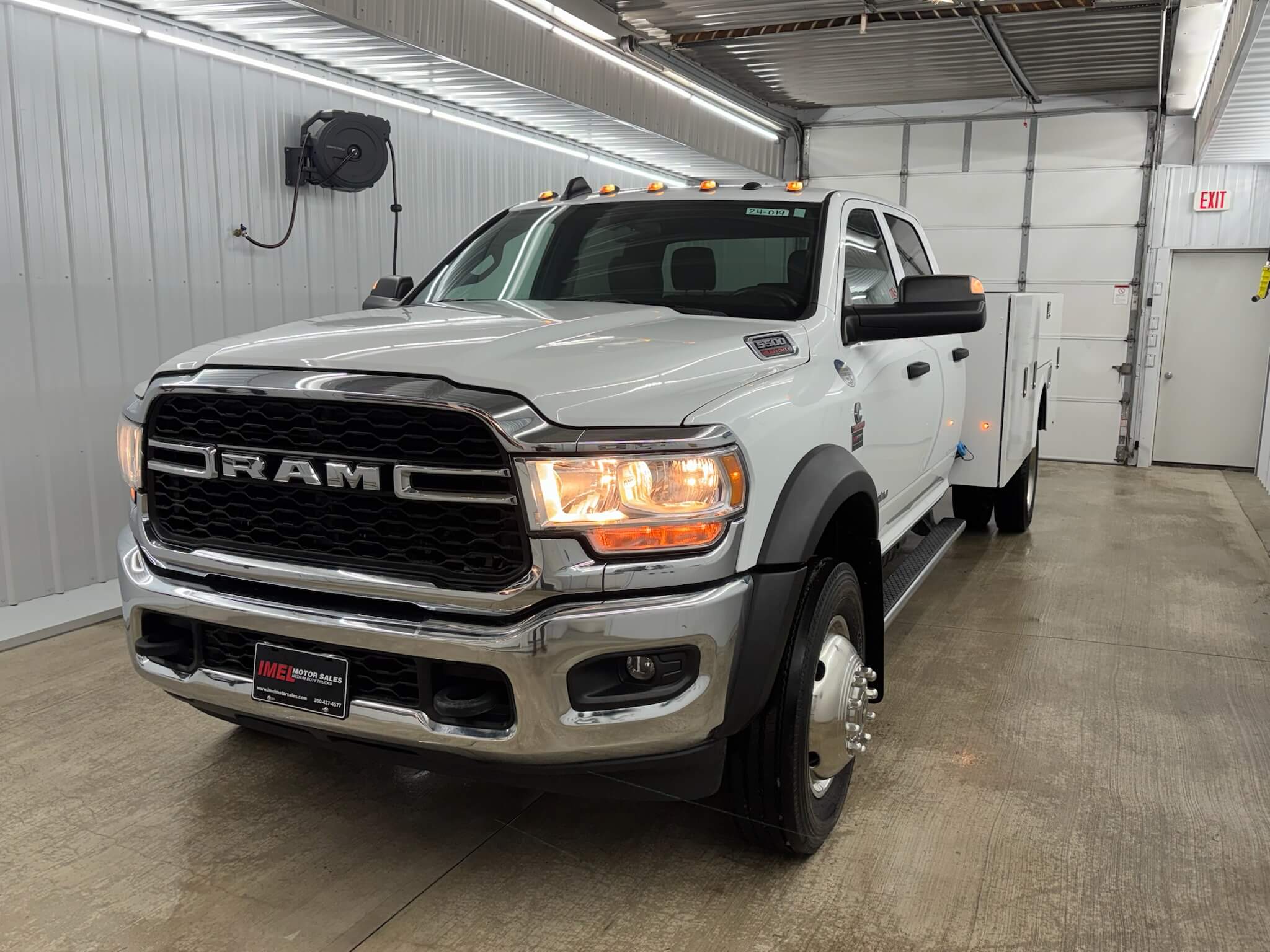 2022 RAM 5500 CREW CAB 4X4 DIESEL W/NEW STAHL SERVICE BODY