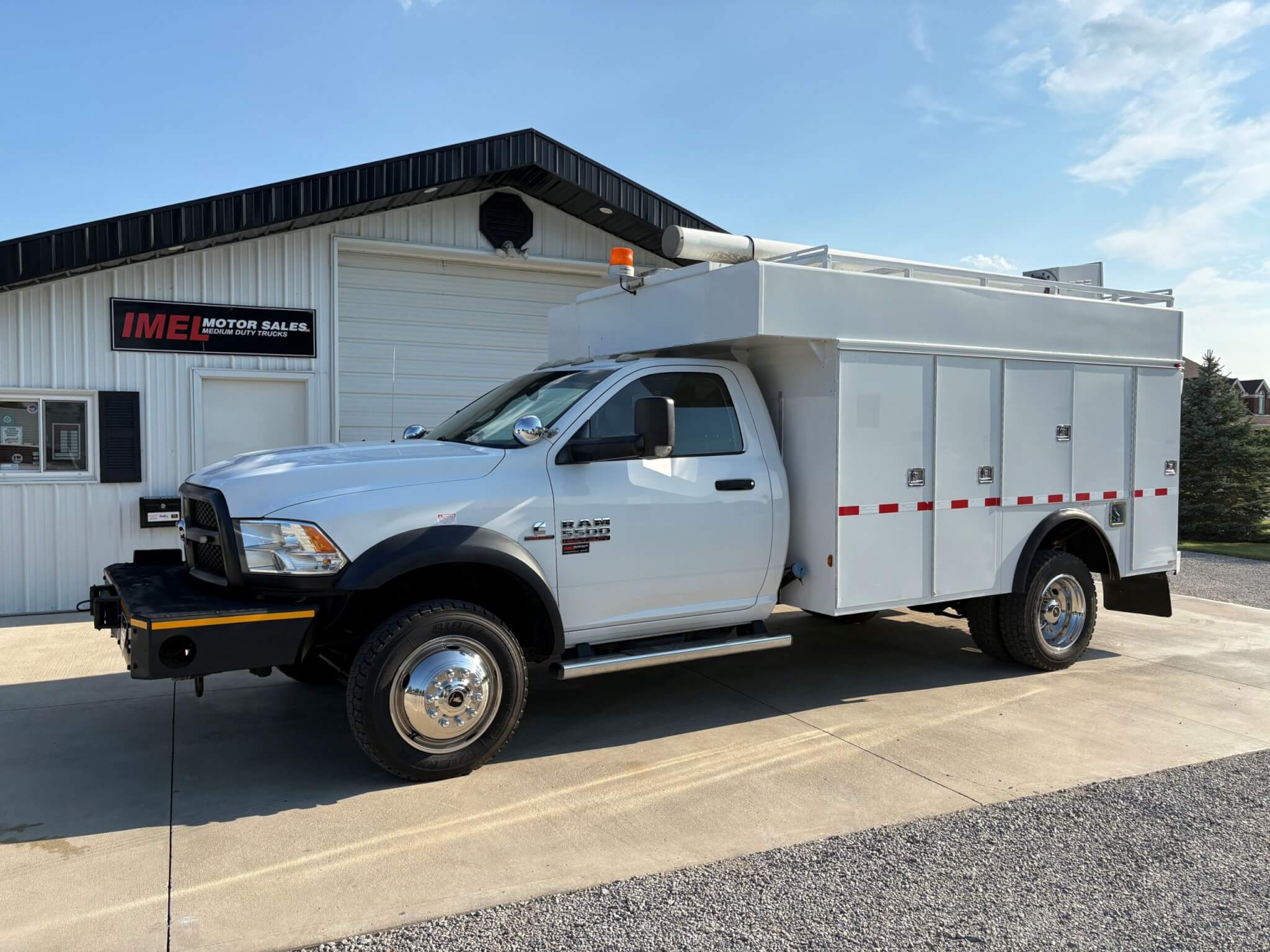 2015 RAM 5500 4×4 11′ Knapheide Enclosed Service Body